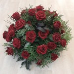 Okrągłą wiązanka z czerwonych róż