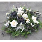 Okrągła, nowoczesna wiązanka biało czarna