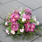 Fioletowo liliowa kompozycja na Wszystkich Świętych