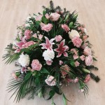 Różowo kremowa wiązanka z zielenią