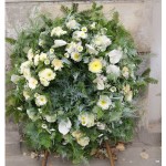 Biały wieniec w kształcie koła