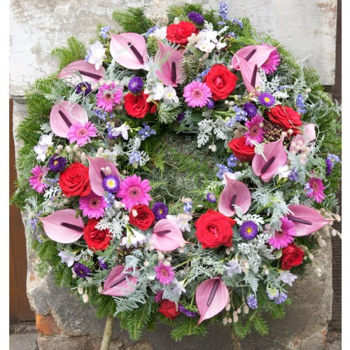 kwiatowy wieniec z egzotycznych kwiatów