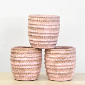 Osłonka ceramiczna różowa z fakturą